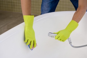 Как и чем в домашних условиях можно чистить акриловую ванну
