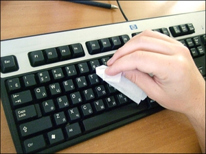 Как почистить клавиатуру ноутбука?