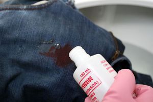Как отстирать пятна крови с одежды