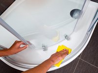 Как чистить и дезинфицировать ванну