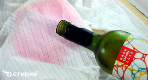 Если вино было пролито на белую скатерть, вам поможет обычный отбеливатель.