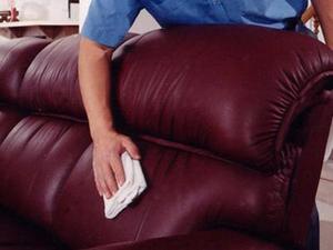 Способ чистки дивана в домашних условиях подручными средствами