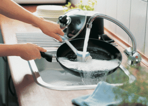 Как можно чистить сковородки