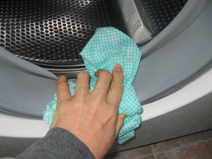 Причины неприятного запаха в стиральной машинке