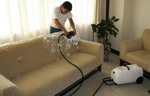 Какими средствами чистить диван