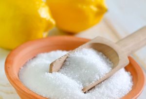Лимонная кислота - это недорогое натуральное средство для избавления от накипи.