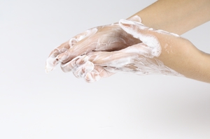 Способы как отмыть монтажную пену с рук