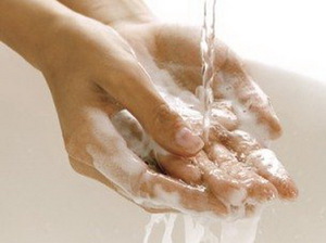 Мытье рук - это один из самых простых методов дезинфекции в медицине.