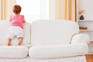 Как избавиться от запаха мочи на диване в домашних условиях с помощью доступных народных средств