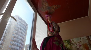 Описание процесса мытья натяжного потолка