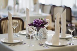 Как красиво сервировать обеденный стол