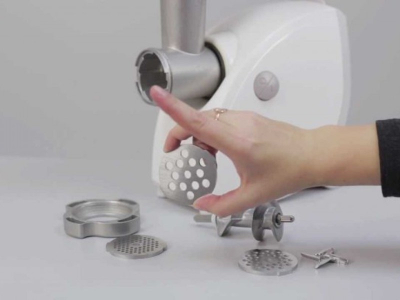 Как собирается электрическая мясорубка