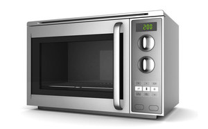 Как применять домашние средства для чистки микроволновки