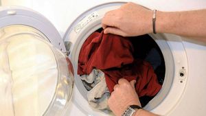 Почему стиральная машина не отжимает?