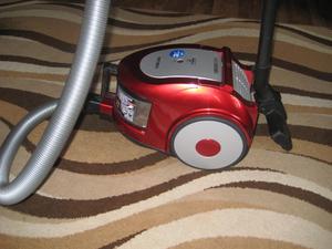  Samsung SC6573- это одна из лучших моделей пылесосов без мешка.