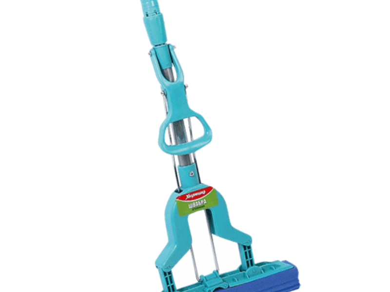 Швабра с губкой - экономичная и удобная.