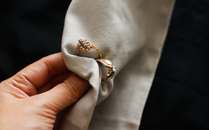 Различные методы чистки золотых украшений