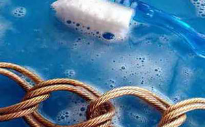 Золотые украшения можно почистить при помощи разных народных средств.