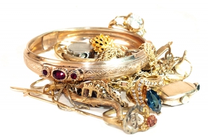 Чем чистить изделия из золота с камнями быстро и эффективно?