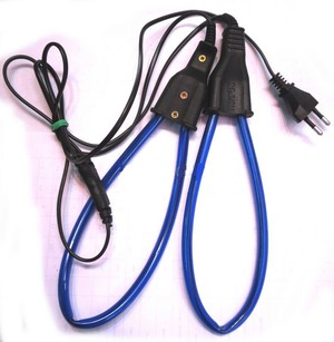 Электросушилка для обуви бережно и постепенно нагревает воздух и обувь, а потому подходит для любого типа кожи, кожзама или замши.