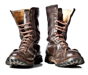 Ботинки для разноски можно смазать тем или иным веществом (спиртом, специальной 