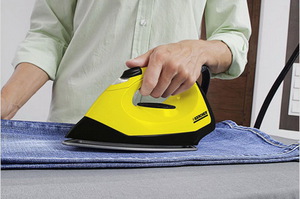 Джинсы можно просушить при помощи утюга.