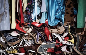 Разбор вещей в шкафу нужно проводить планомерно и без паники.