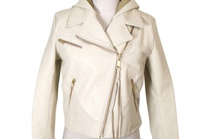 Уход за кожей белого цвета