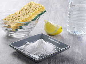 Пятно надо намочить и дать вещи немного полежать.