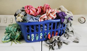 Пятна на цветной одежде