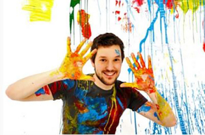 Если на вашей одежде оказалось пятно краски, не отчаивайтесь, его можно вывести.