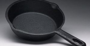 Способы очистить чугунные сковородки