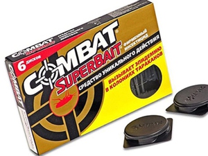 Таблетированные средства от клопов разводят в воде.