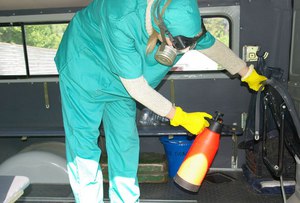 Дезинфекция проводится не только дома или в медицинских учреждениях, она нужна везде, даже в транспорте.