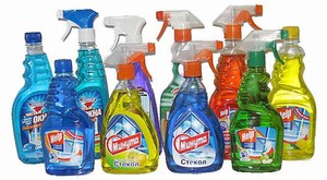 Чистящие средства для окон позволяют вымыть их быстрее и проще.